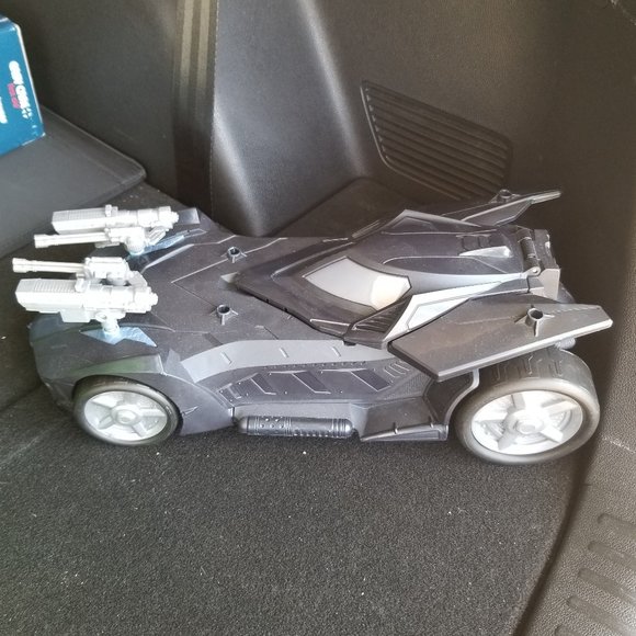 12" Batman with Batmobile and accessories - Picture 3 of 8